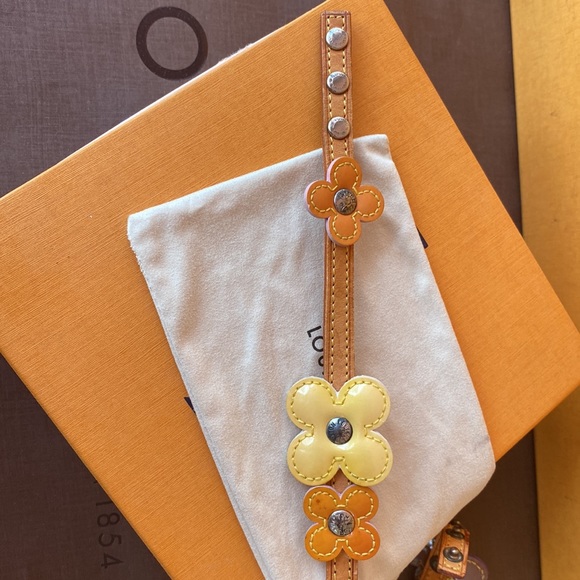 Authentic Louis Vuitton Vernis Lexington flowers Bracelet Choker Cuff Beautiful - Picture 10 of 14